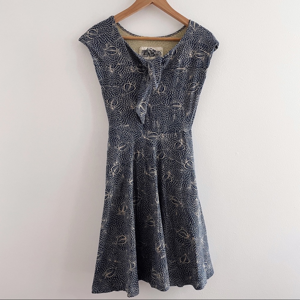 Effie's Heart Navy Cream Neck Tie Short Sleeve Midi Dress Small